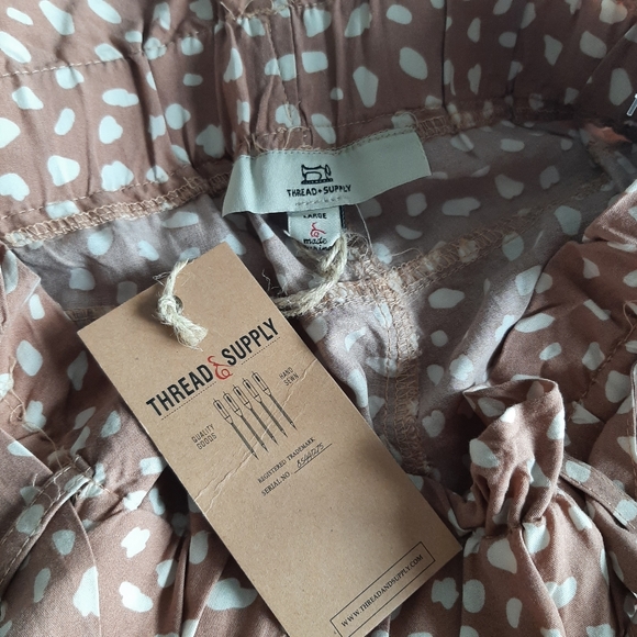 THREAD & SUPPLY 🧵 High Waisted Paper Bag Shorts, Size Large, NWT - Picture 3 of 10